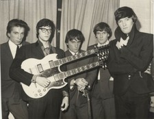 Dave Berry 1960 banda pescoço duplo guitarra original peso duplo foto estampada comprar usado  Enviando para Brazil