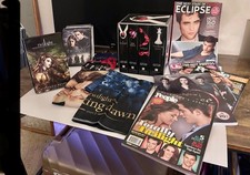 Usado, Conjunto completo da Saga Crepúsculo – Livros, DVDs, revistas e itens bônus comprar usado Usado, Conjunto completo da Saga Crepúsculo – Livros, DVDs, revistas e itens bônus comprar usado  Enviando para Brazil