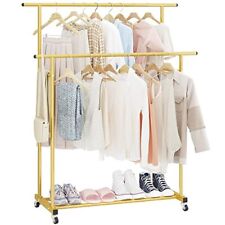 Calmootey portant vêtements d'occasion  France