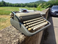 Macchina scrivere olivetti usato  Castellarano