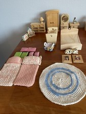 Wooden bedroom dollhouse furniture, excellent very clean condition, mint, lovely comprar usado  Enviando para Brazil