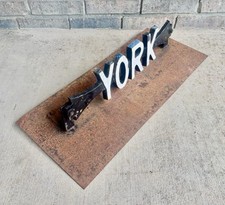Raspador de botas YORK. Logotipo vintage de pátina de aço grosso comprar usado  Enviando para Brazil