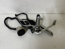 HONDA VFR1200f Reposapiés delantero derecho clavija colgador con pedal de freno y bomba segunda mano  Embacar hacia Mexico