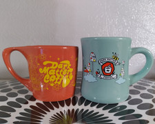 2 CANECAS DE CAFÉ MATÉRIA ESCURA, CHRIS UPHUES STREET ARTIST + BEBIDA CAFÉ FIQUE ALTO comprar usado  Enviando para Brazil