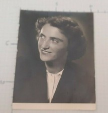 Vecchia giovane donna usato  Trieste