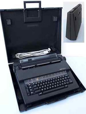 Macchina scrivere portatile usato  Italia