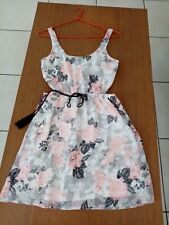 Robe blanche fleurie d'occasion  Puisserguier