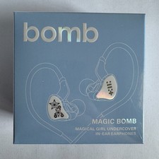 [NOVO] ILLIT 3º MINI ÁLBUM 'BOMB' VERSÃO MERCH OFICIAL - MINI CD + FONES DE OUVIDO + PC++ comprar usado  Enviando para Brazil