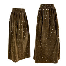 Saia maxi vintage de veludo marrom acolchoada cravejada da década de 1970 comprar usado Saia maxi vintage de veludo marrom acolchoada cravejada da década de 1970 comprar usado  Enviando para Brazil