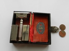 UMA LÂMINA DE BARBEAR DE SEGURANÇA SE SEMPRE PRONTA NA CAIXA, PATENTEADA MARÇO 24/14. FEITO nos EUA comprar usado  Enviando para Brazil