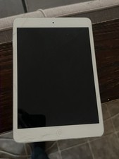 iPad Mini 2 32gb Wi-Fi tela rachada branca comprar usado  Enviando para Brazil