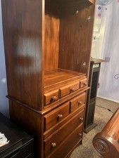 Solid wood armoire d'occasion  Expédié en Belgium