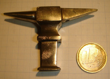 Ancienne petite enclume d'occasion  Bugeat
