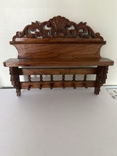 Antigo trilho estilo Chippendale eixo de parede pendurado ornamentado de madeira com pinos comprar usado  Enviando para Brazil