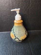 Bomba dispensadora de sabão de cerâmica feita à mão, dispensador de sabão verde amarelo para as mãos ASSINADO comprar usado  Enviando para Brazil