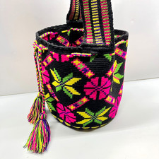 Autêntica bolsa balde mochila de crochê colombiano Wayuu Grande preta rosa amarela verde, usado comprar usado Autêntica bolsa balde mochila de crochê colombiano Wayuu Grande preta rosa amarela verde, usado comprar usado  Enviando para Brazil