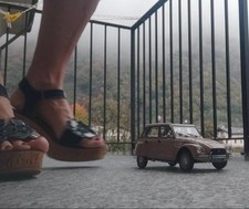 Sandalo con zeppa usato Sandalo con zeppa usato  Tirano