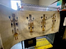 Tapete pendurado creme/branco índio nativo americano índio têxtil Navajo Yei 27,5x62” comprar usado Tapete pendurado creme/branco índio nativo americano índio têxtil Navajo Yei 27,5x62” comprar usado  Enviando para Brazil