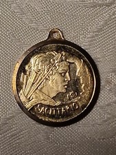 Medaglia medaglietta dorata usato  Bologna