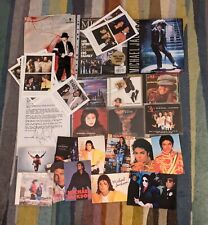 Michael Jackson Memorabilia Job Lot Book Magazines Postcards CDs Badges comprar usado  Enviando para Brazil