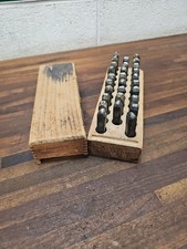K894- Juego de sellos perforados con letras de acero Matthews de colección de 1/4” alfabeto segunda mano  Embacar hacia Mexico