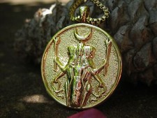 Amuleto Queen of the Witches Hecate Powers of 3 comprar usado  Enviando para Brazil
