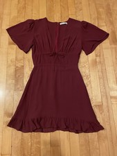 Mini vestido de babado Reformation. S, Borgonha. Peça exclusiva de designer inédita, usado comprar usado Mini vestido de babado Reformation. S, Borgonha. Peça exclusiva de designer inédita, usado comprar usado  Enviando para Brazil