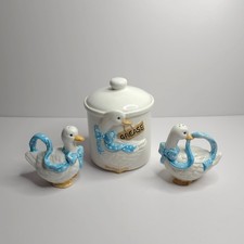 Usado, Conjunto de agitador de cerâmica vintage ganso branco com fita azul e vasilha de graxa LEIA comprar usado  Enviando para Brazil