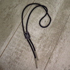 Vintage Swank Western Bolo Tie Monograma Tom Prata em Base Tom Prata, usado comprar usado  Enviando para Brazil