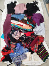 Lot echarpes tissu d'occasion Lot echarpes tissu d'occasion  Yffiniac