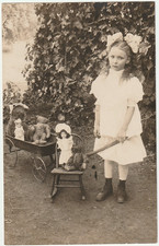 1910 MENINA COM BONECA URSINHO DE PELÚCIA BRINQUEDOS DE PANO VAGÃO ANTIGO FOTO REAL CARTÃO POSTAL RPPC comprar usado  Enviando para Brazil