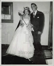 1951 Press Photo Mary Lipscomb, Bay City's Rice Festival Queen com Bob Smith. comprar usado  Enviando para Brazil