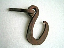 Antico gancio muro usato  Italia