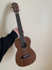 Usado, Ukulele Oscar Schmidt - Modelo OU2T Mogno Marrom Tenor comprar usado Usado, Ukulele Oscar Schmidt - Modelo OU2T Mogno Marrom Tenor comprar usado  Enviando para Brazil