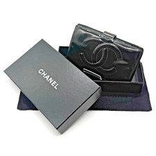 Chanel long wallet d'occasion  Expédié en Belgium