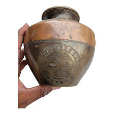 Pote de água benta antigo antigo antigo de latão e cobre trabalho hindu gravado pelo sol comprar usado  Enviando para Brazil