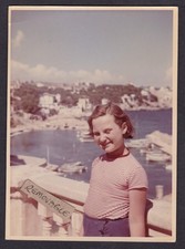Fotografia instantânea colorida vintage c1955 menina de pé na varanda, usado comprar usado  Enviando para Brazil