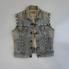 Colete jeans vintage anos 80 Levi's cravejado punk desgastado tamanho médio, usado comprar usado  Enviando para Brazil