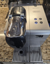 Usado, Máquina de café expresso cappuccino De’Longhi Nespresso EN520SL e torre de cápsulas comprar usado  Enviando para Brazil
