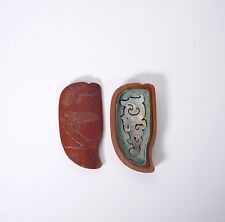 Um pingente 'dragão' de jade acinzentada calcificado arcaico com uma caixa de folheado de bambu comprar usado  Enviando para Brazil