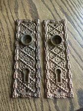 2 ANTIGUAS PLACAS TRASERAS DE LATÓN/BRONCE Fundido Par de Herrajes para Puerta Elegante Pesado segunda mano  Embacar hacia Argentina