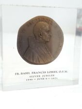 Usado, Medalha católica vintage bronze Fr Basil Francis Lobby prata jubileu peso da mesa comprar usado  Enviando para Brazil