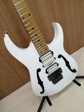 Chitarra elettrica ibanez usato  Spedire a Italy