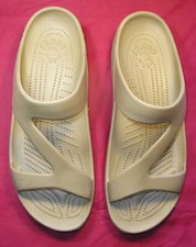 Women dawgs sandals for sale  Fishers