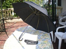 Grand parapluie noir d'occasion  Sedan