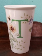 Copo de porcelana Lenox Butterfly Meadow monograma "T" comprar usado Copo de porcelana Lenox Butterfly Meadow monograma "T" comprar usado  Enviando para Brazil