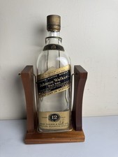 Garrafa de uísque vintage Johnnie Walker etiqueta preta com suporte de madeira para berço de balanço comprar usado Garrafa de uísque vintage Johnnie Walker etiqueta preta com suporte de madeira para berço de balanço comprar usado  Enviando para Brazil