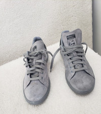 Tênis Adidas masculino Stan Smith 9 cinza camurça com cadarço parte superior baixa casual sapatos confortáveis comprar usado  Enviando para Brazil