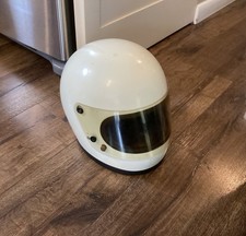 Capacete Bell Star rosto inteiro tamanho 7 1/2 década de 1970 branco com escudo bicicleta suja Go Kart, usado comprar usado Capacete Bell Star rosto inteiro tamanho 7 1/2 década de 1970 branco com escudo bicicleta suja Go Kart, usado comprar usado  Enviando para Brazil