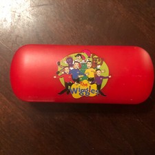 Usado, Óculos de sol para os olhos The Wiggles estojo rígido HTF raro Dorothy Octopus Wags espada de penas comprar usado  Enviando para Brazil